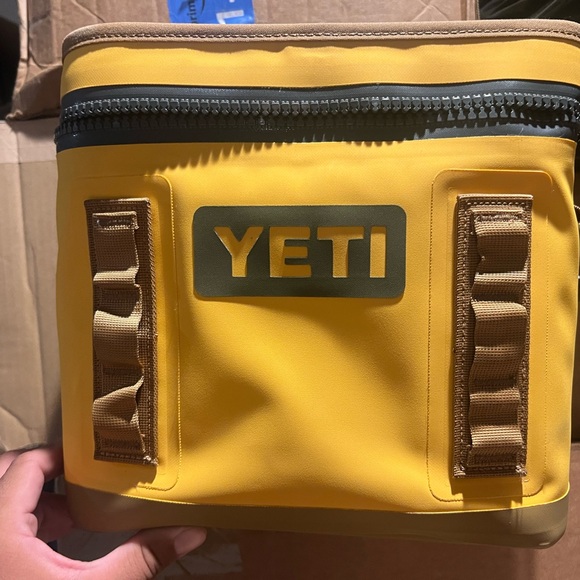 YETI Hopper 8 Alpine Yellow - Picture 1 of 12